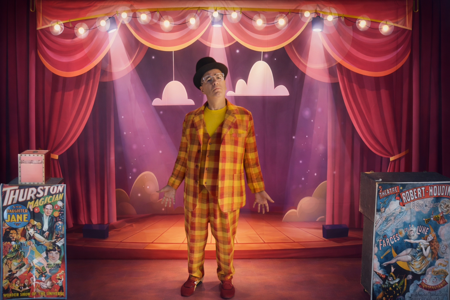 Le tour du monde de Monsieur Pouic - Magicien en costume à carreaux